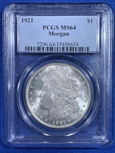 《竞宝斋》第479场 周日，周一 2场连拍 （全场包邮）20级店铺 欢迎送拍 - PCGS MS64 美国1921年摩根银币，老盒严评，好品十字光