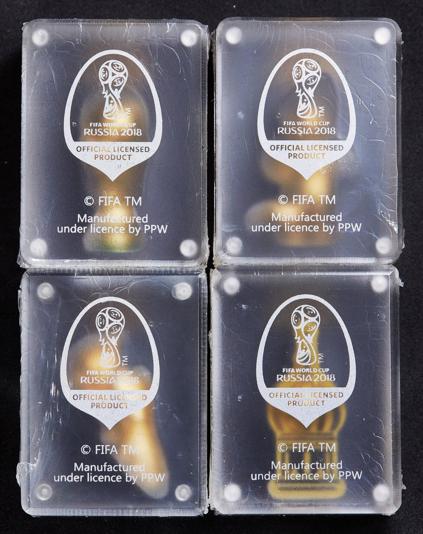 【俄甄集藏】满园春色-2026年(051)04-22星期三 晚 19:30 全场包邮 俄罗斯2018年足球世界杯镀金纯银异形纪念章4枚一组，FIFA官方授权，含纯银11克，原盒证，中国深圳造