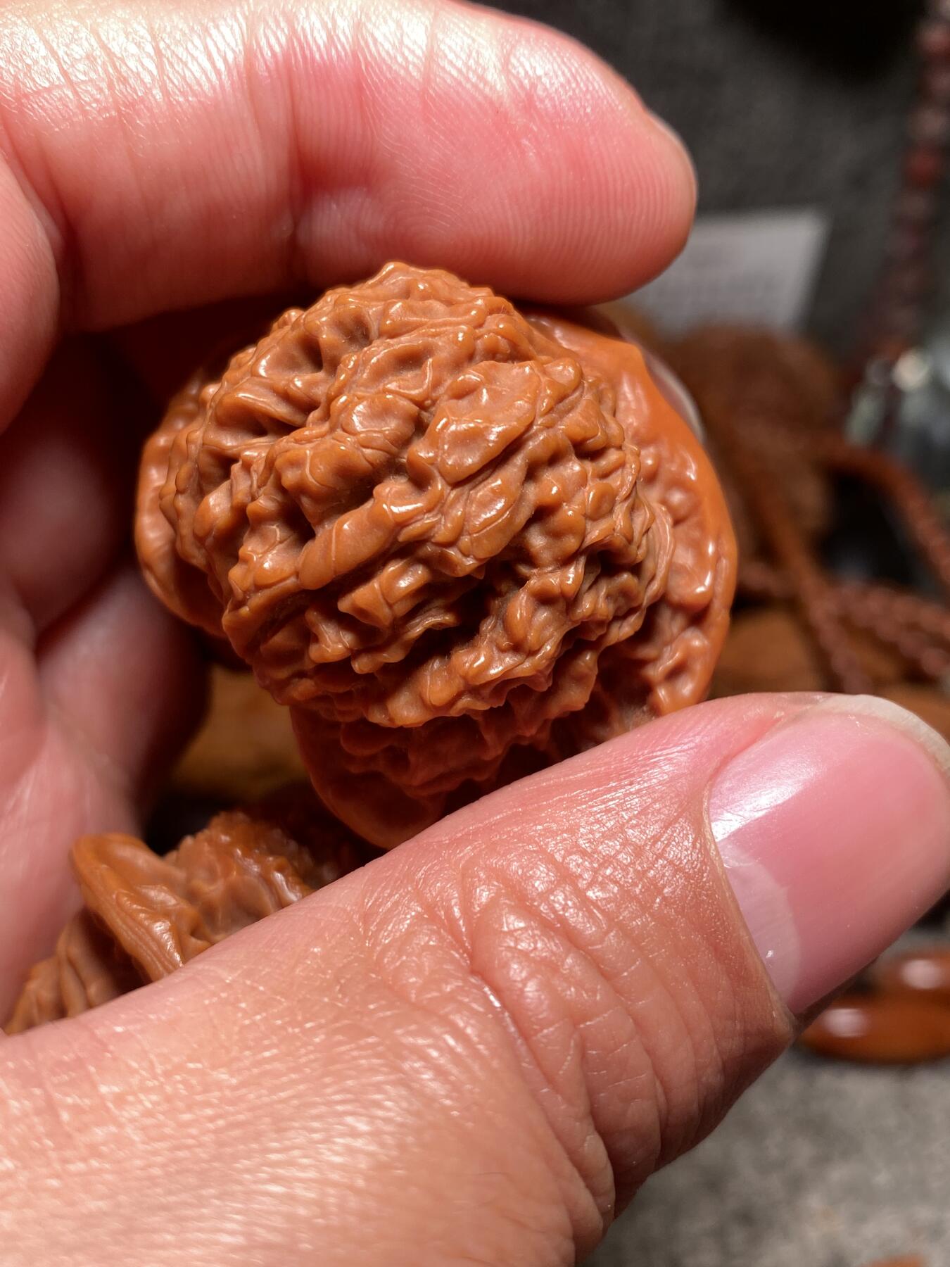 捡漏苏州非物质文化遗产，核雕艺术老苏工 福利苏工核雕，纯手工雕刻,核桃老苏工达摩禅宗，个性十足，宽边狮子头雕，10年老料尺寸4。1喜欢的来