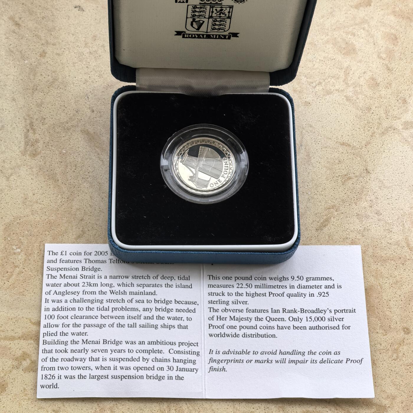 道一币馆币章第一百七十四场 原盒证 英国2005年梅奈桥1镑精制银币