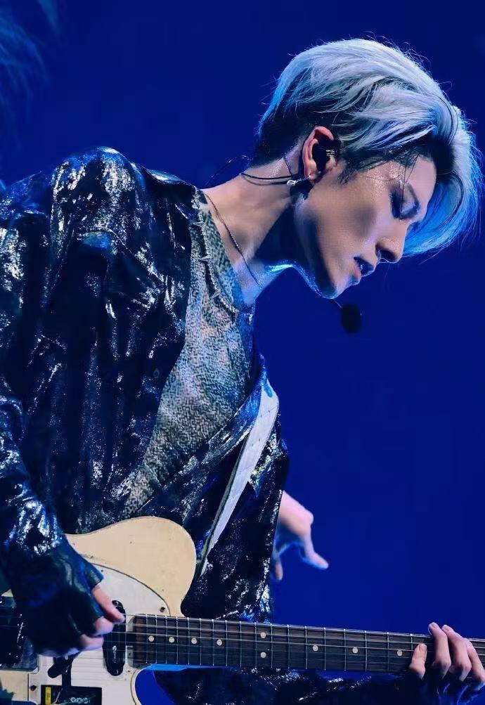 零元拍：武士吉他手，跨越次元摇滚狼人·石原贵雅（Miyavi）签名泽田本家铜锣烧收藏卡！