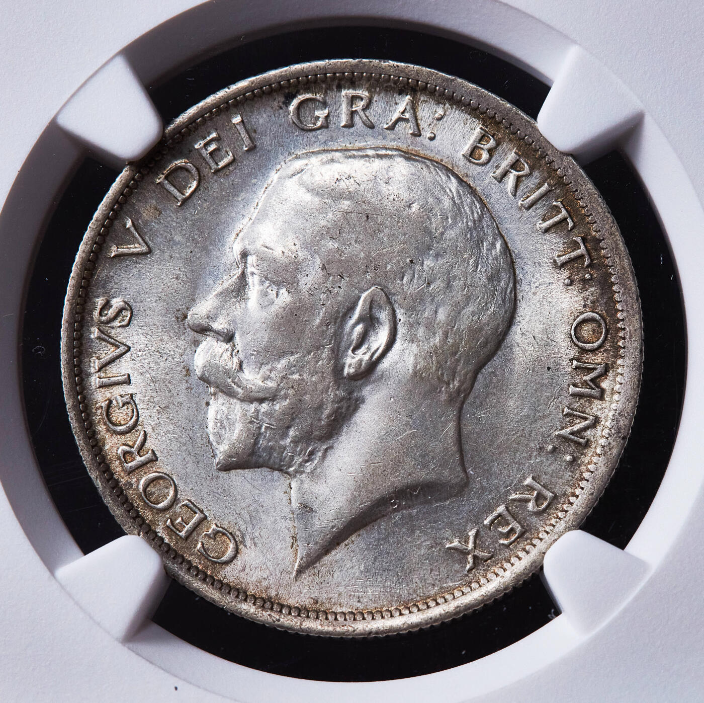 【俄甄集藏】满园春色-2026年(051)04-22星期三 晚 19:30 全场包邮 英国1915年乔治五世1/2克朗银币，NGC MS63，黄油彩，转光品相