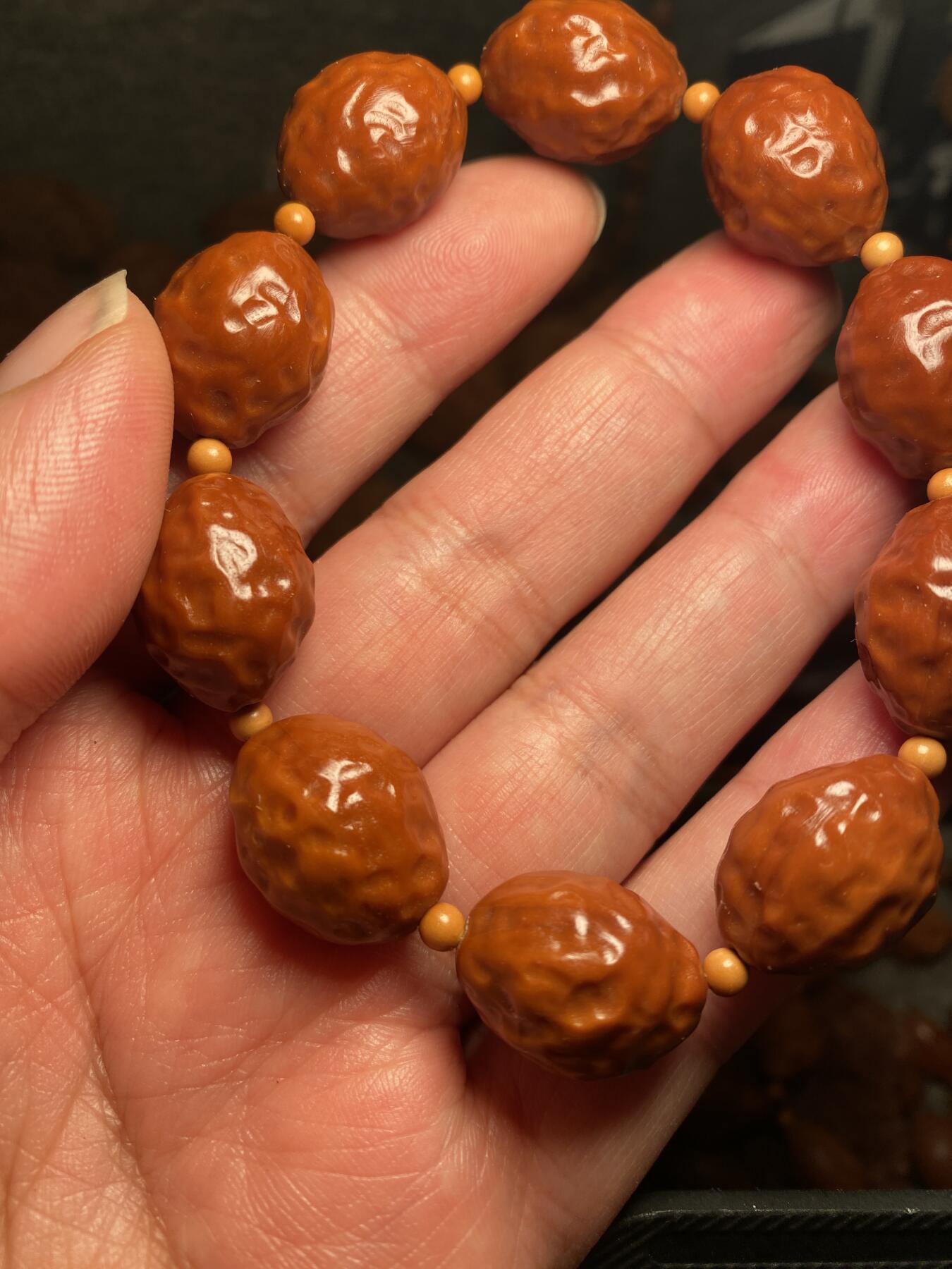 捡漏苏州非物质文化遗产，核雕艺术老苏工 福利苏工核雕，纯手工铁核大枣，10年老料，个性十足，等待有缘人，市场无同款，尺寸1。55x2.05左右喜欢的来