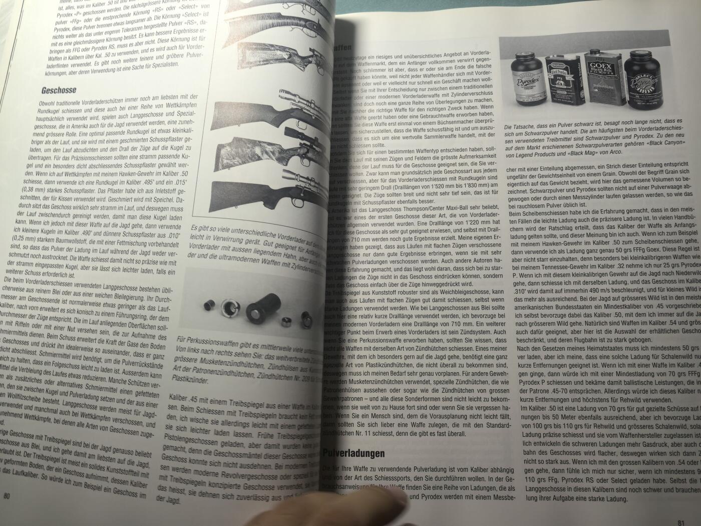 盛世勋华——号角文化勋章邮票专场拍卖第314期 德国出版 武器文摘2002年年鉴 厚达392页