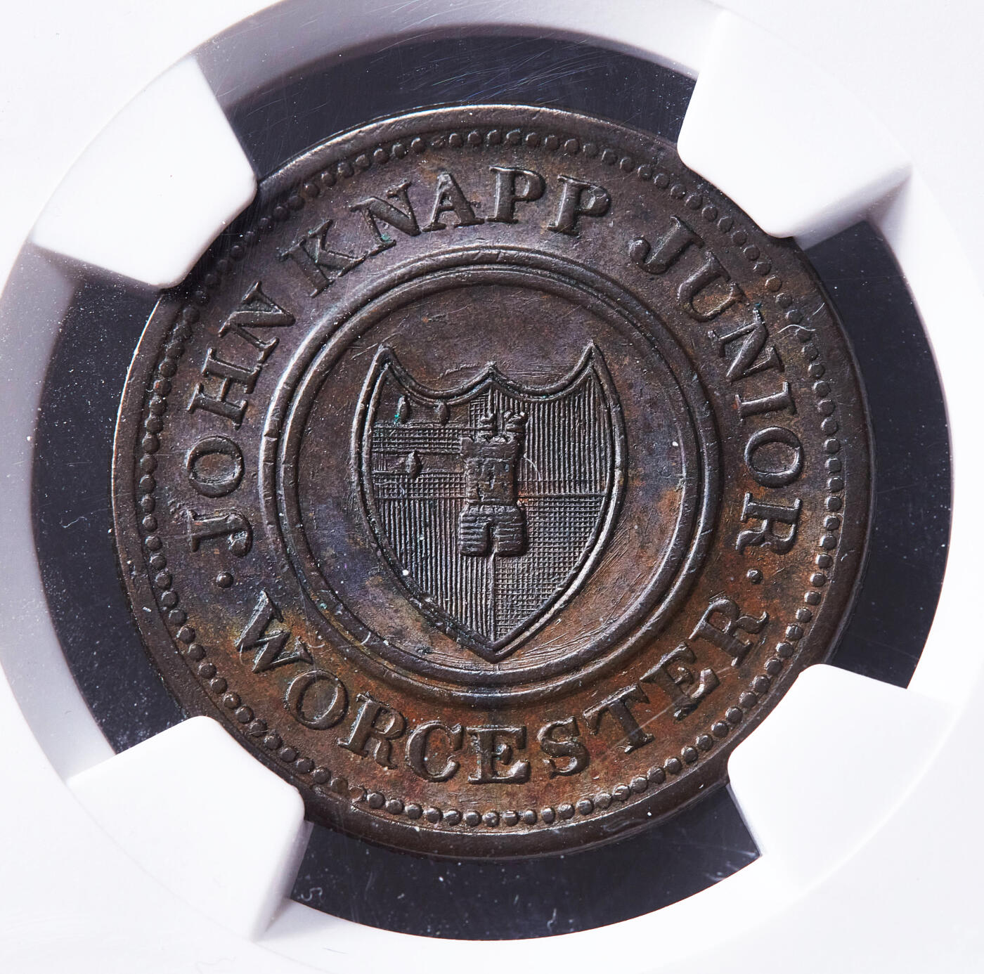 【俄甄集藏】满园春色-2026年(051)04-22星期三 晚 19:30 全场包邮 英国1813年伍斯特郡实业家小约翰·克纳普1/2便士城市纹章与商业宣言商业代用铜币，NGC MS62，巧克力包浆，原光品相，稀少品种，亚军