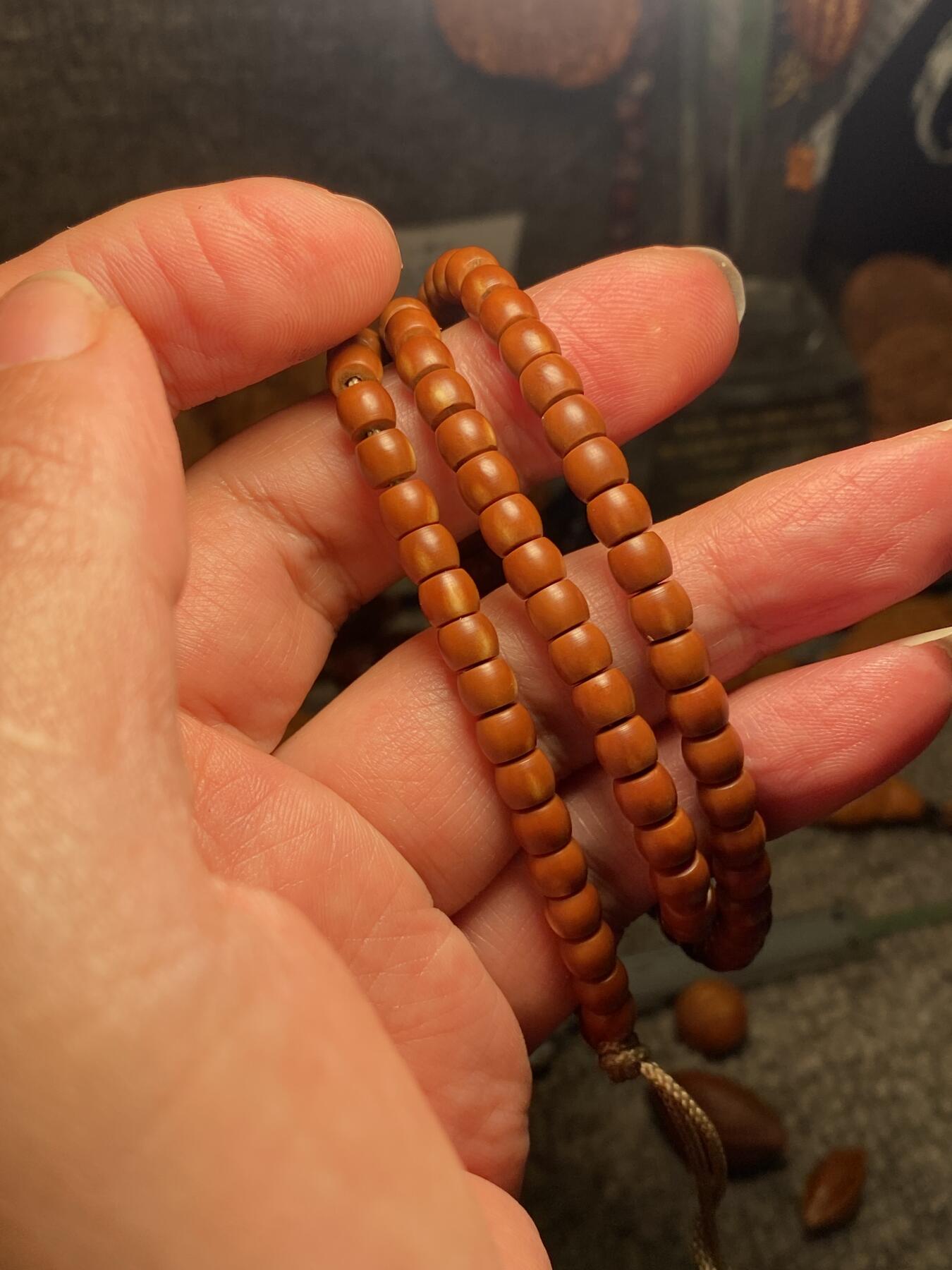 捡漏苏州非物质文化遗产，核雕艺术老苏工 福利苏工核雕，稀少罕见铁核尖直切，个性十足，等待有缘人，市场无同款，尺寸0。575喜欢的来