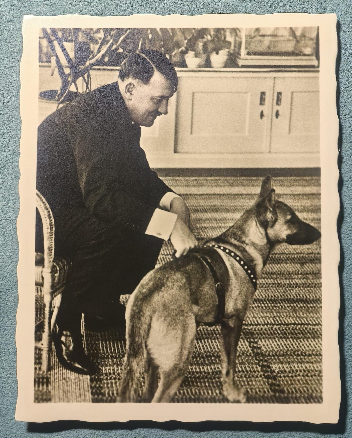 盛世勋华——号角文化勋章邮票专场拍卖第314期 德国（1939）官方摄影师海因里希·霍夫曼照片 小胡子在上萨尔茨堡的闲暇时光