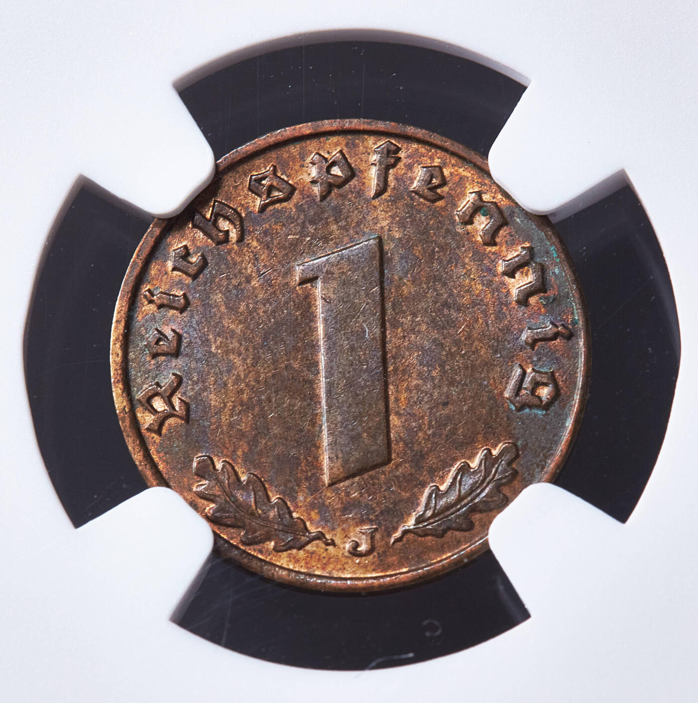 【俄甄集藏】满园春色-2026年(051)04-22星期三 晚 19:30 全场包邮 德国第三帝国1939年J版党徽1芬尼铜币，NGC MS62RB，原光品相，原图至官网查询或联系客服