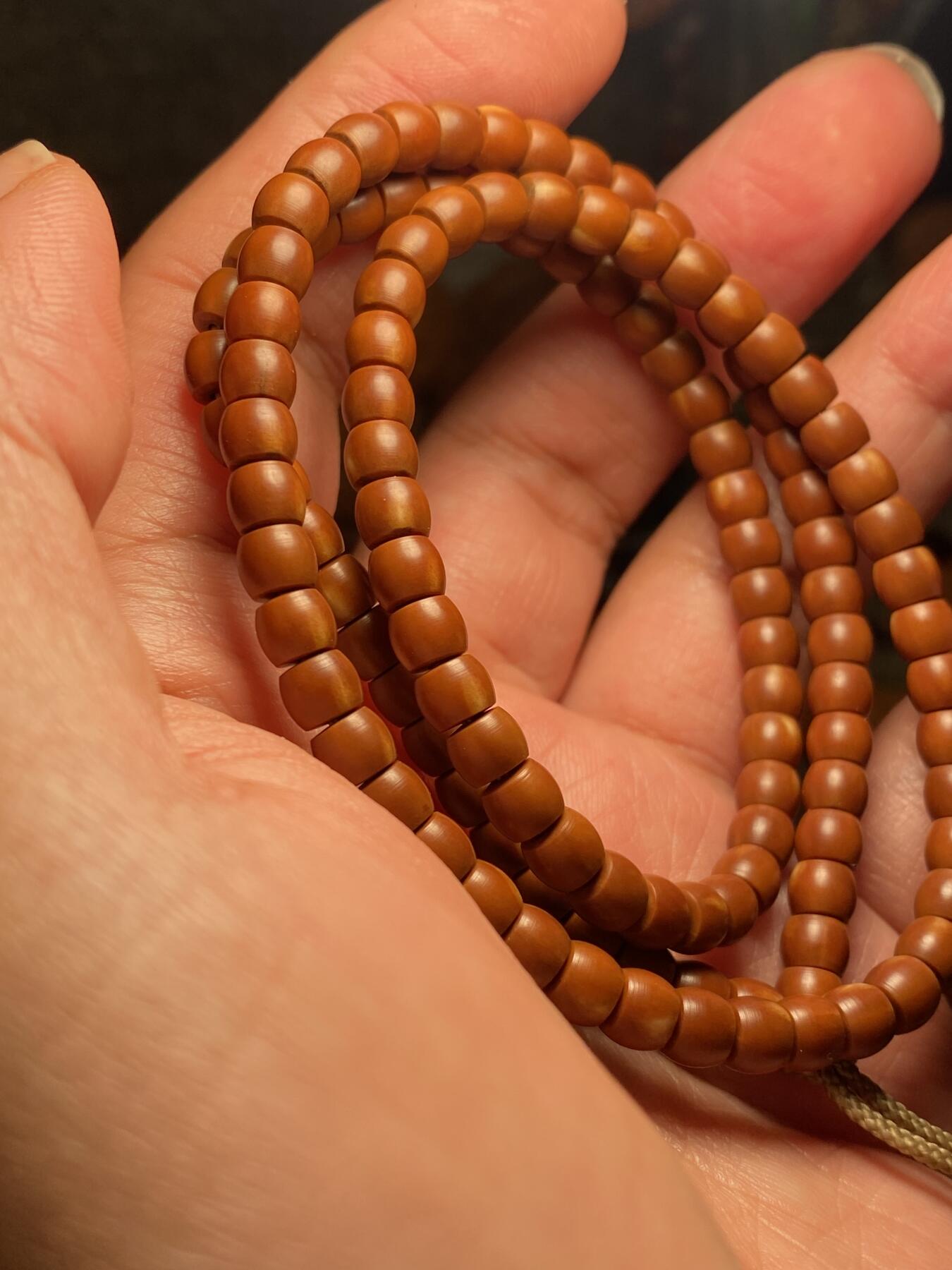 捡漏苏州非物质文化遗产，核雕艺术老苏工 福利苏工核雕，稀少罕见铁核尖直切，个性十足，等待有缘人，市场无同款，尺寸0。575喜欢的来