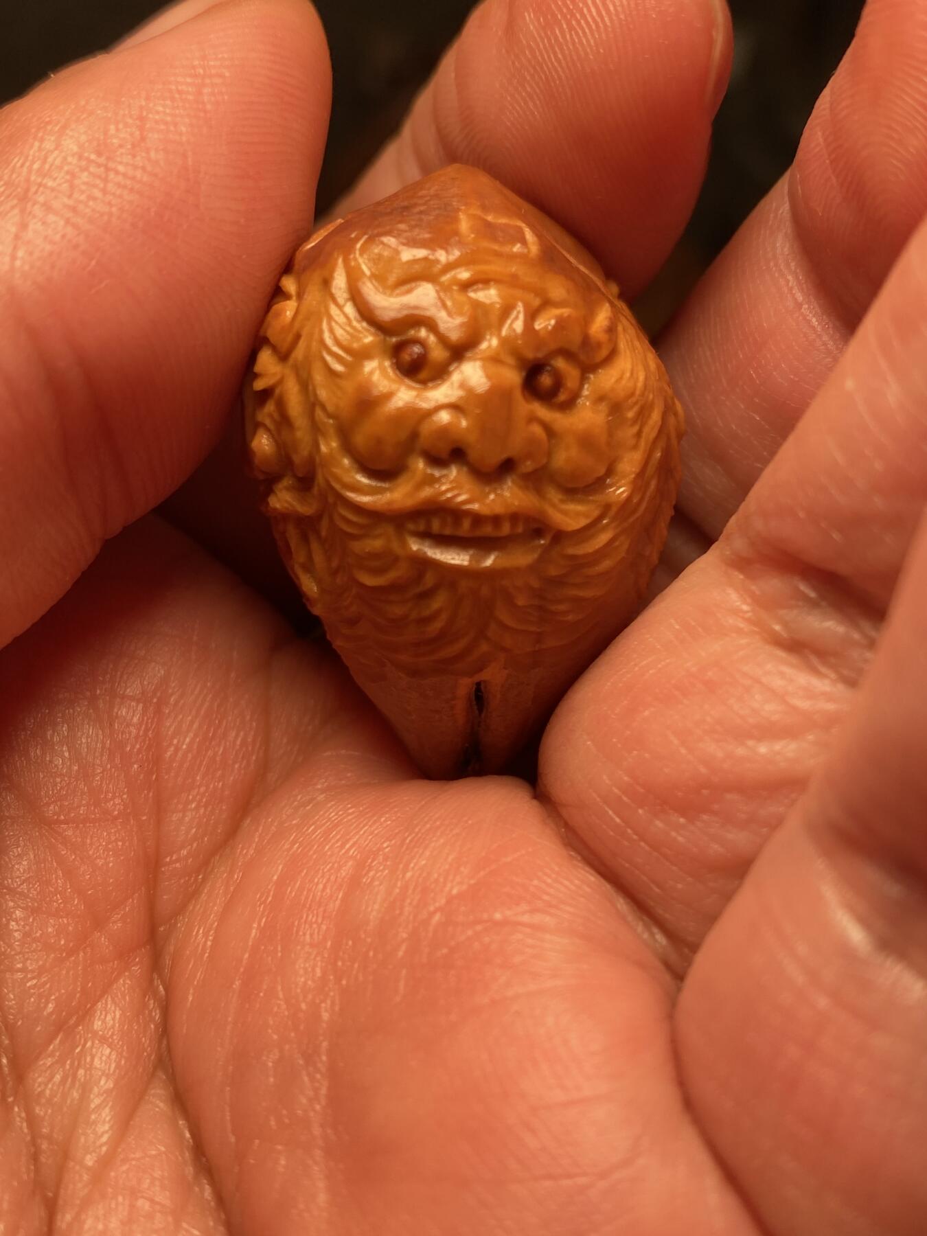 捡漏苏州非物质文化遗产，核雕艺术老苏工 福利苏工核雕，纯手工雕刻,钟馗百态，个性十足，等待有缘人，尺寸2。7x3。58喜欢的来