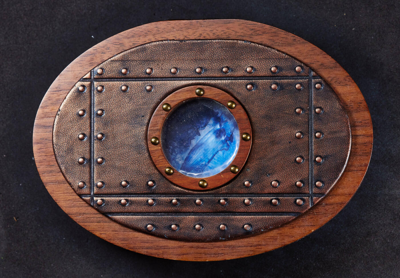 【俄甄集藏】满园春色-2026年(051)04-22星期三 晚 19:30 全场包邮 库克群岛2014年《海底两万里》-鹦鹉螺号潜艇5盎司蓝色珍珠贝母镶嵌50元精制大银币，原木盒精装，带证书，重155.55克，999银，发行量750枚，名誉品种