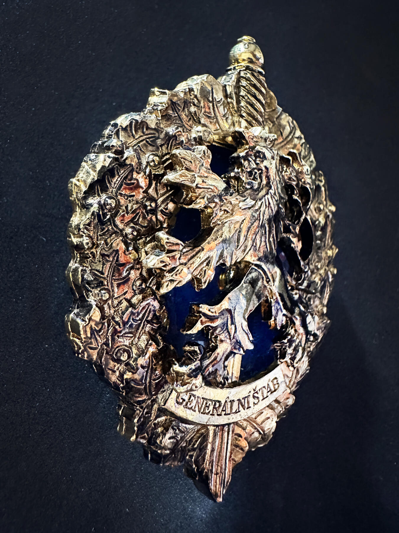 【俄甄集藏】满园春色-2026年(051)04-22星期三 晚 19:30 全场包邮 捷克军队总参谋部军官胸章，高：65mm，宽：48mm，重量：51.8克