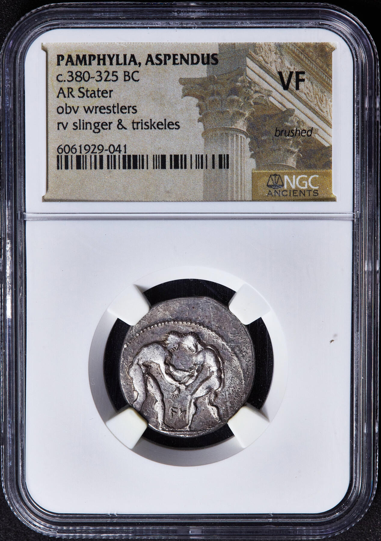 【俄甄集藏】满园春色-2026年(051)04-22星期三 晚 19:30 全场包邮 古希腊潘菲尼亚艾斯蓬杜斯公元前380-325年奥运摔跤手1斯塔特银币，NGC VF，正面弹弓手用弹弓投石，右边有三腿转轮，左侧币文为地名艾斯蓬杜斯；背面两个摔跤手互相抓扭对方，直径23mm