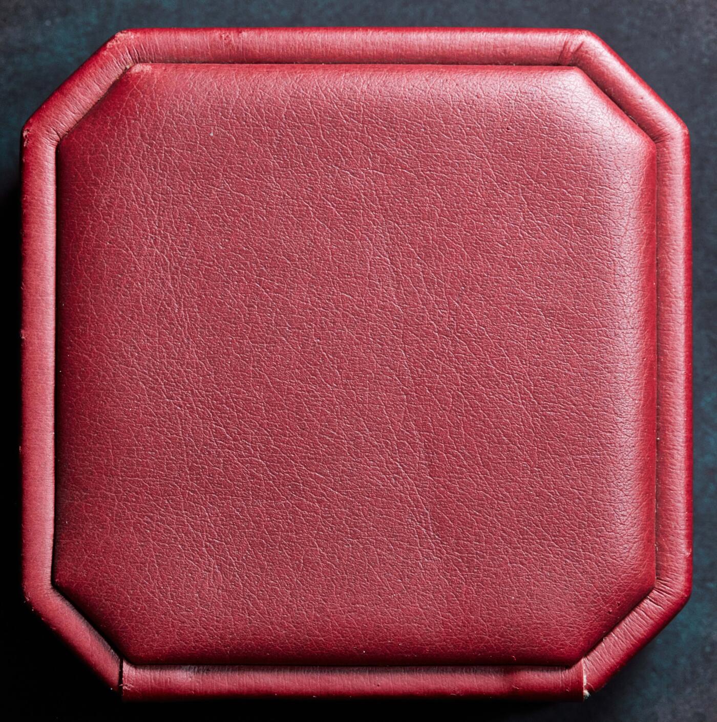 【俄甄集藏】满园春色-2026年(051)04-22星期三 晚 19:30 全场包邮 中国1995年香港回归倒计时一国两制第一组10元精制大银币，原盒证，重31.104克，999银，发行量88000枚