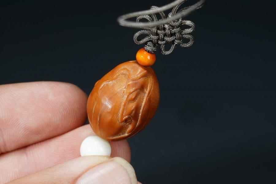 上海都达杂项专场八十一【全场包邮】  橄榄核雕悟道手机小挂件65-228