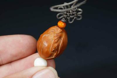 上海都达杂项专场102【全场包邮】  橄榄核雕悟道手机小挂件65-228