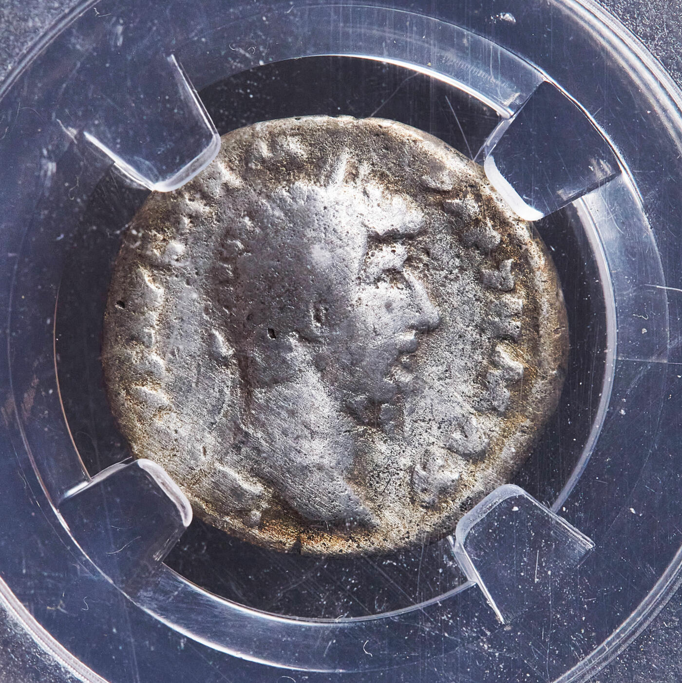 【俄甄集藏】满园春色-2026年(051)04-22星期三 晚 19:30 全场包邮 古罗马帝国公元169年韦鲁斯1第纳尔和平女神银币，正面韦鲁斯头像，他是哲学家皇帝奥勒留的共帝，在位时间很短，背面和平女神，稀少品种