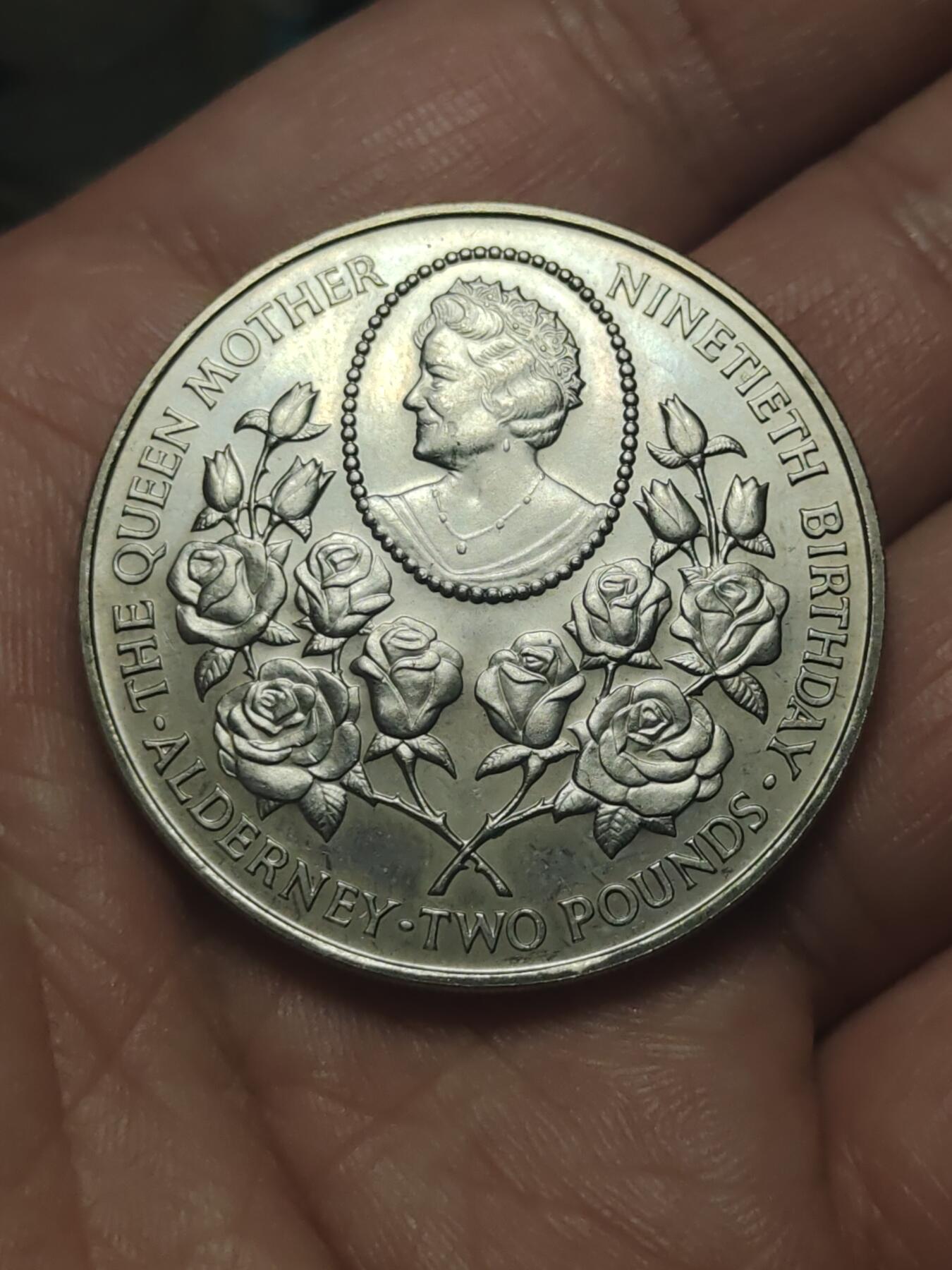 英属奥尔德尼1990单年份2镑(伊丽莎白二世女王母亲90寿辰纪念币) - 泉海无涯 - 泉海无涯 - 麦稀奇