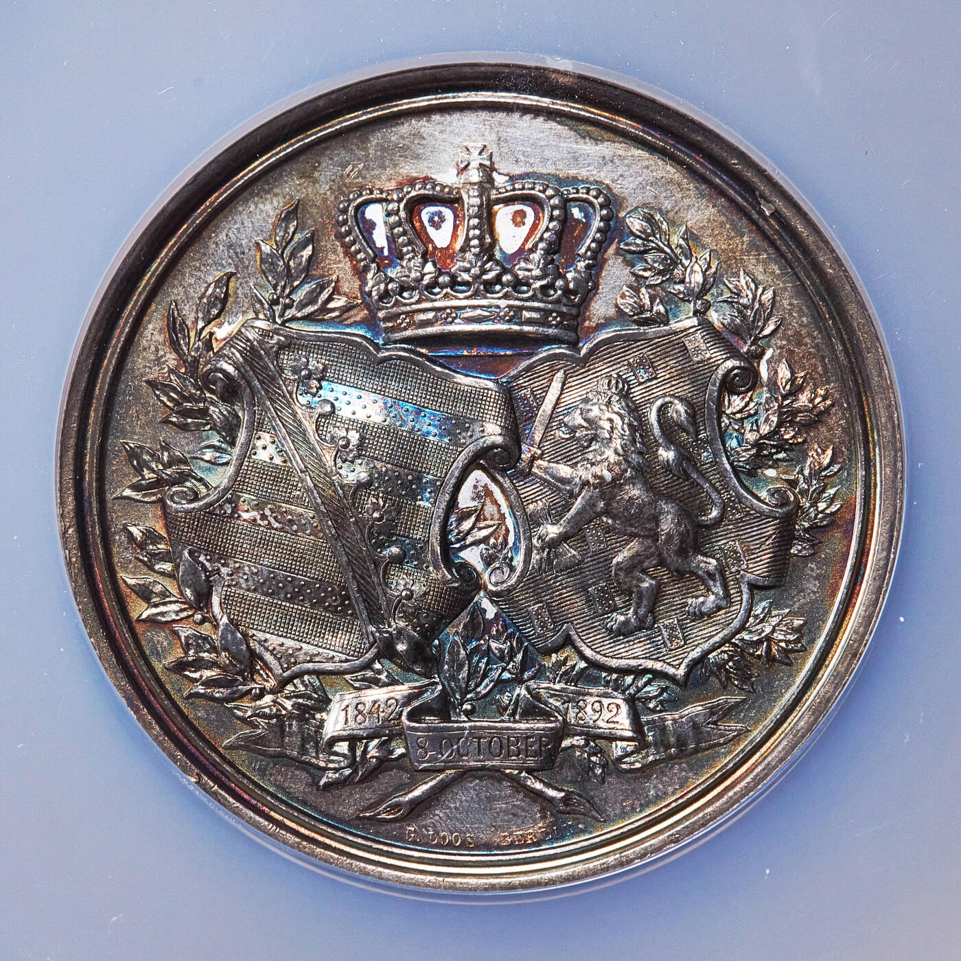 【俄甄集藏】满园春色-2026年(051)04-22星期三 晚 19:30 全场包邮 德国1892年纪念萨克森-魏玛-爱森纳赫大公卡尔·亚历山大与荷兰公主苏菲金婚大银章，NGC MS61，高浮雕，类精制底板，五彩包浆，转光品相，柏林造币厂著名雕刻师Loos作品，直径：50mm，名誉品种