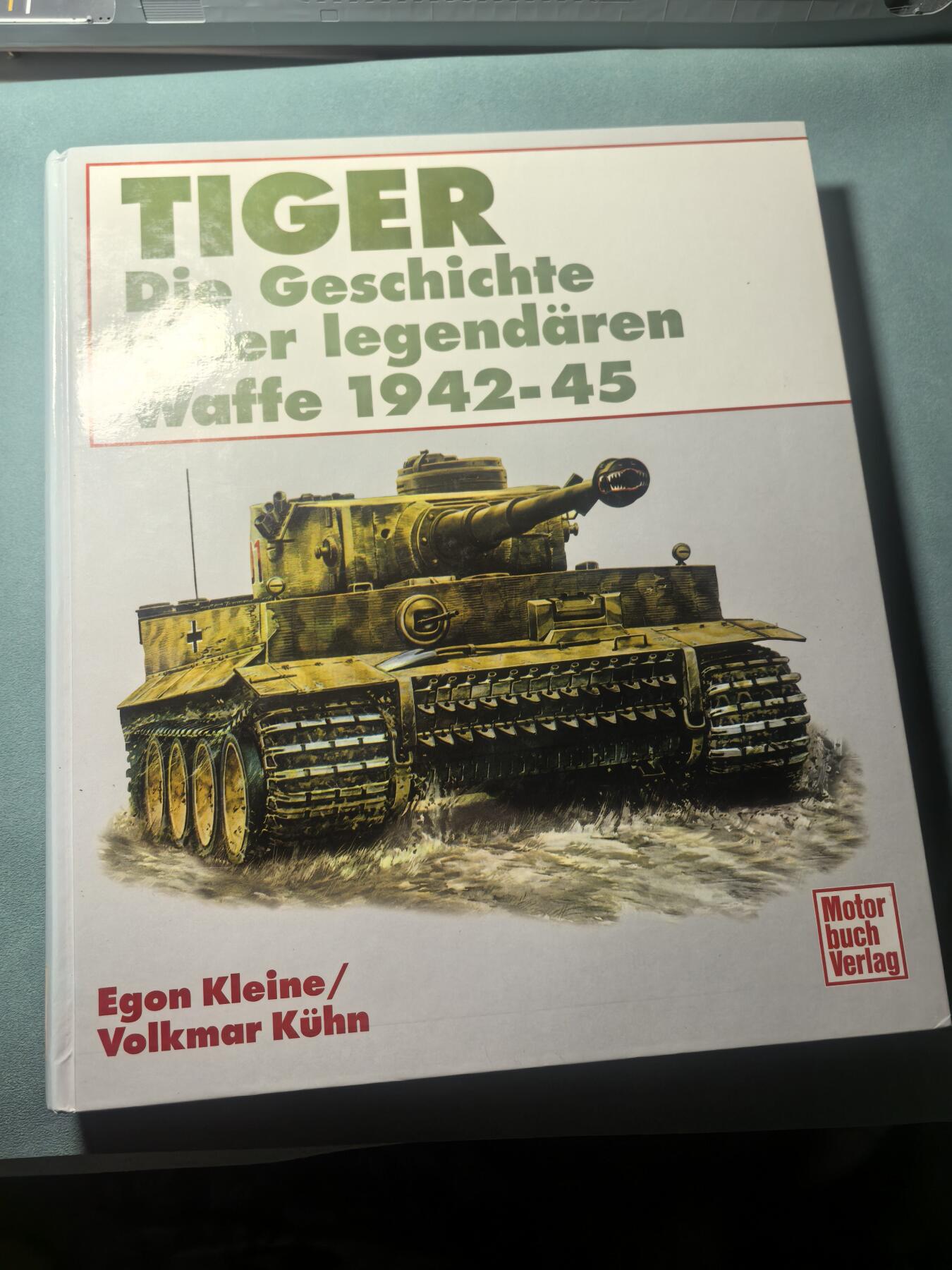 盛世勋华——号角文化勋章邮票专场拍卖第314期 德语军事历史文献 虎式坦克全史 336页 完整梳理虎式重型坦克从研发、量产、服役到战争结束的全历史，包含技术参数、作战战例、部队编制等 虎式坦克爱好者的标杆级参考书