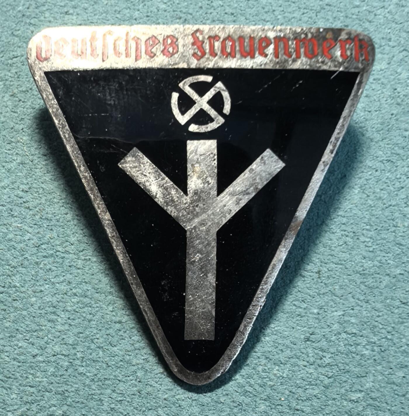 盛世勋华——号角文化勋章邮票专场拍卖第314期 德国（1939）NS妇女协会会员证章 极为少见 带厂标