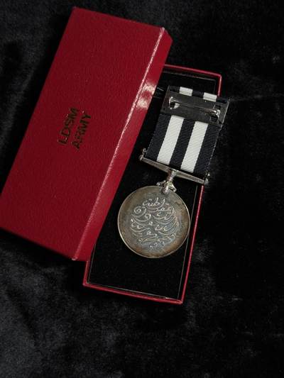 戎马世界章牌大赏第115期 苏丹军队长期杰出服役奖章，英国代工，银制