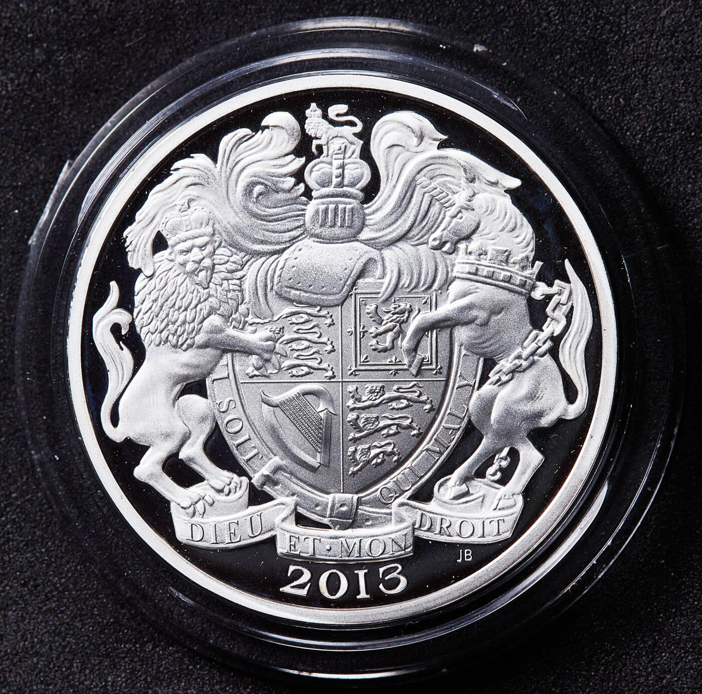 【俄甄集藏】满园春色-2026年(051)04-22星期三 晚 19:30 全场包邮 英国2013年纪念伊丽莎白二世加冕60周年女王肖像岁月系列-第四版老年肖像5镑加厚精制大银币，重56.56克，925银，发行量697枚，名誉品种