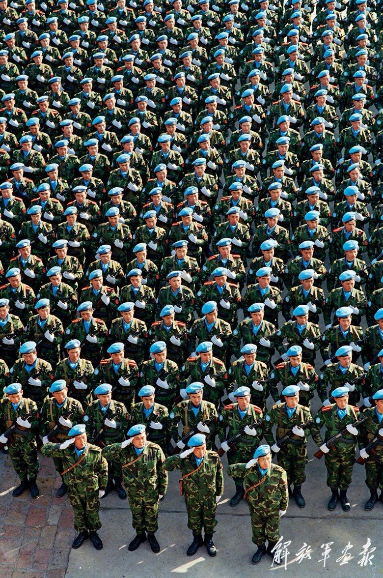 盛世勋华——号角文化勋章邮票专场拍卖第314期 联合国柬埔寨过渡时期权力机构 维和奖章，带原盒，1992年，由联合国安理会授权设立，是冷战后联合国规模最大、权限最广的维和行动之一  监督柬埔寨停火、组织1993年柬埔寨大选、遣返难民、重建国家机构、保障人权，1992年，中国派出400人成建制维和工兵部队赴柬埔寨执行任务，这是中国历史上第一支成建制“蓝盔部队”，标志着中国正式全面参与联合国维和行动