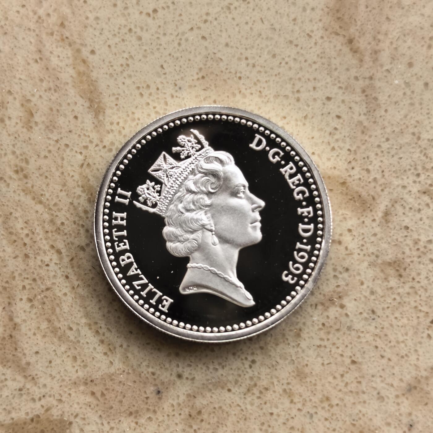 道一币馆币章第一百七十四场 原盒证 英国1993年盾徽1镑精制银币