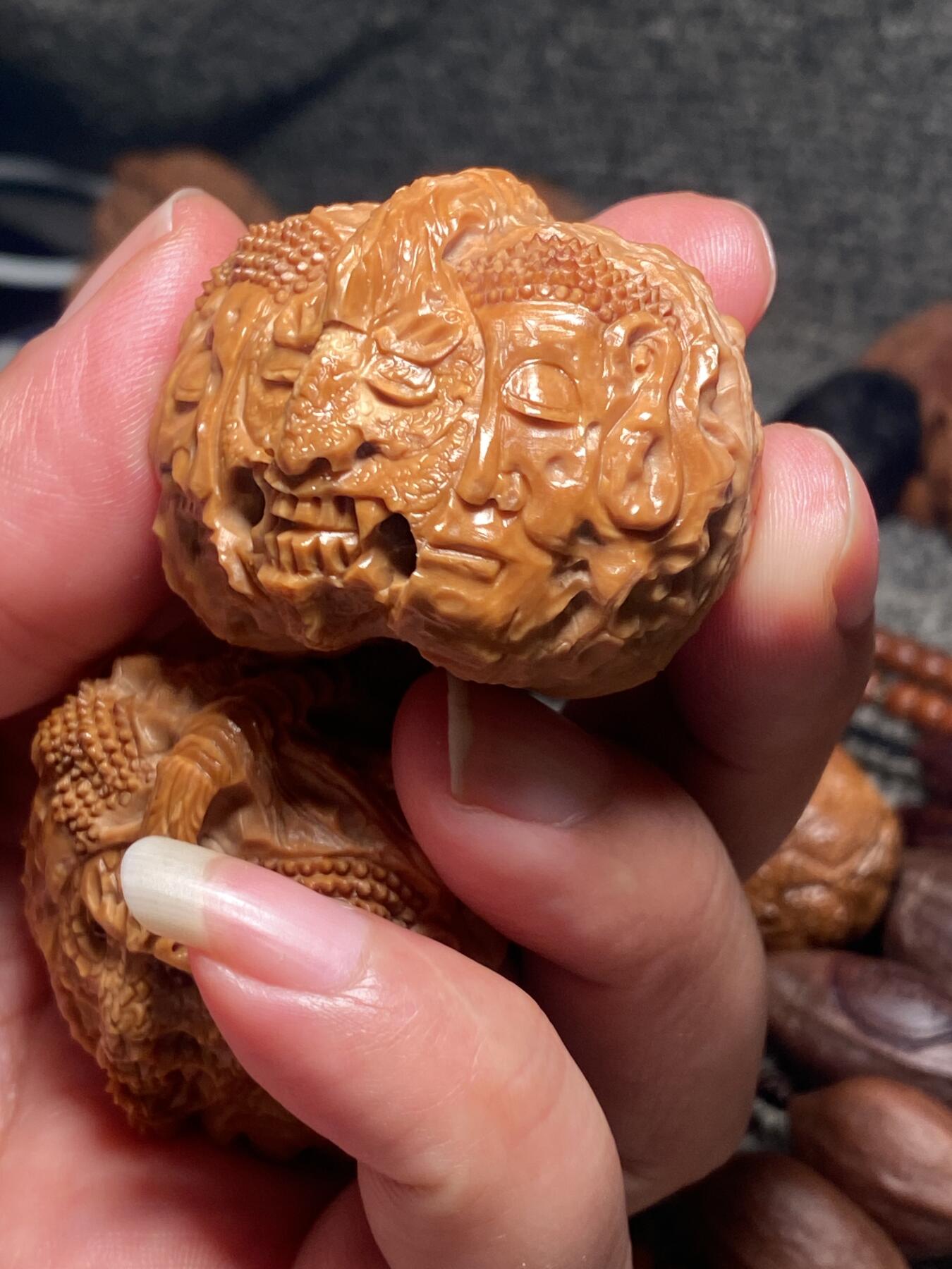 捡漏苏州非物质文化遗产，核雕艺术老苏工 福利苏工核雕，纯手工雕刻,核桃老苏工魔由心生个性十足，等待有缘人，市场无同款，尺寸4。55喜欢的来