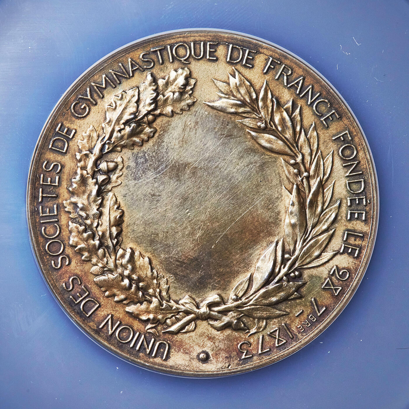 【俄甄集藏】满园春色-2026年(051)04-22星期三 晚 19:30 全场包邮 法国1873年玛丽安娜全身像体操联盟镀金大银章，NGC MS61，高浮雕，五彩包浆，著名雕刻师亨利·沙普作品，直径：58mm，丰饶角铭，稀少品种