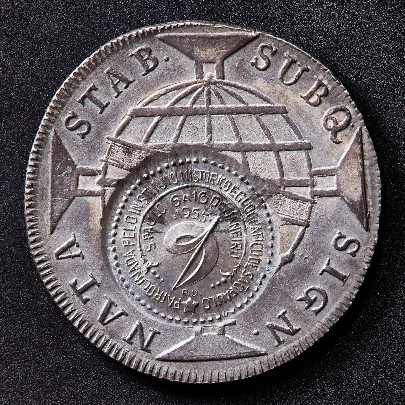 【俄甄集藏】满园春色-2026年(051)04-22星期三 晚 19:30 全场包邮 巴西1955年圣保罗地理学会纪念圣保罗建城400周年加盖1817年960瑞斯大银币，稀少品种