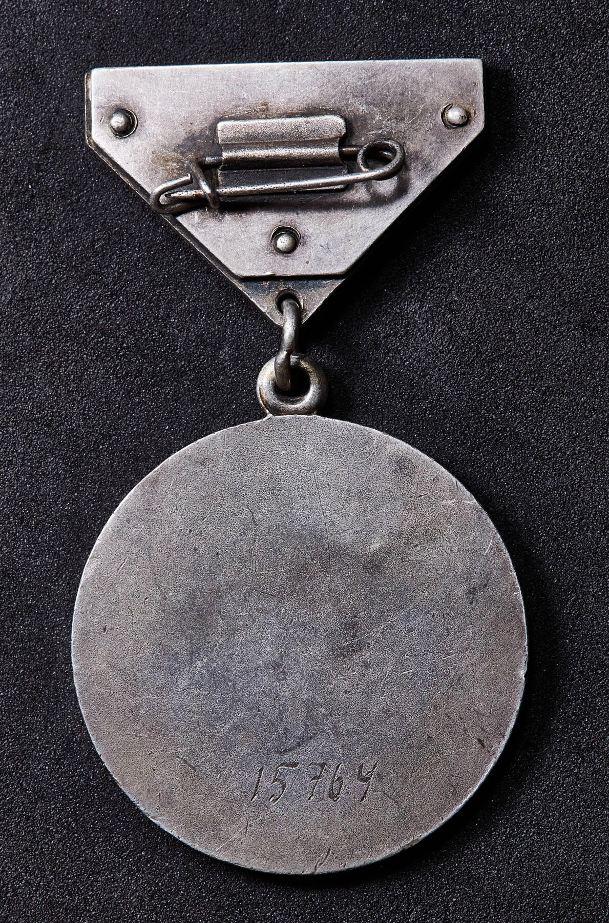 【俄甄集藏】满园春色-2026年(051)04-22星期三 晚 19:30 全场包邮 蒙古人民共和国勇敢军事奖章，银质局部珐琅，15764号，高：65mm，直径：35mm，重：34.3克，925银，热门品种