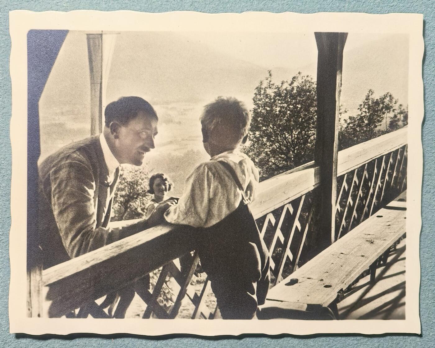 盛世勋华——号角文化勋章邮票专场拍卖第314期 德国（1939）官方摄影师海因里希·霍夫曼照片 瓦亨费尔德别墅的孩童探访