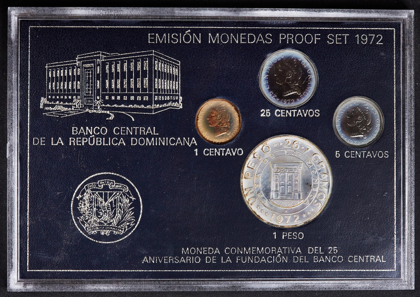 【俄甄集藏】满园春色-2026年(051)04-22星期三 晚 19:30 全场包邮 多米尼加1972年1分-1比索官方精制封装硬币4枚套，其中中央银行成立25周年1比索银币重26.7克，900银，一共发行500套，稀有品种
