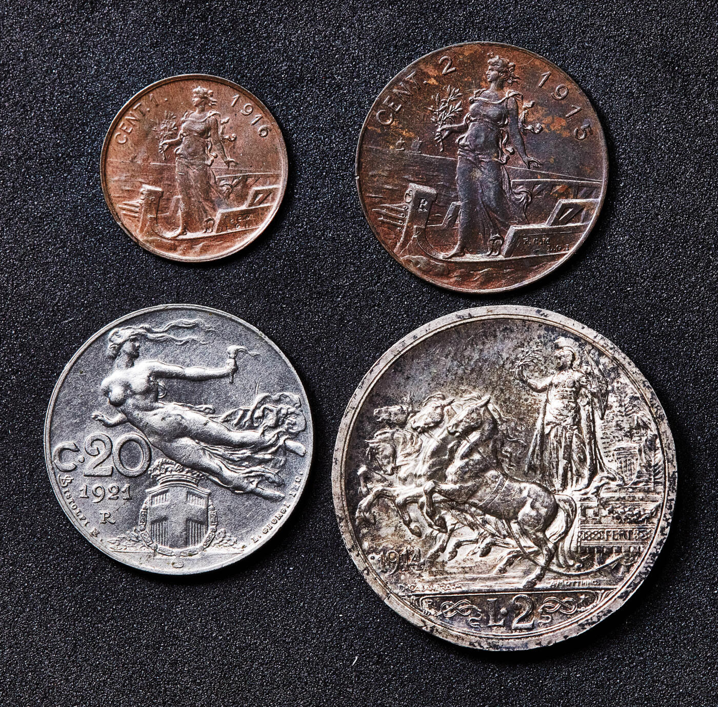 【俄甄集藏】满园春色-2026年(051)04-22星期三 晚 19:30 全场包邮 意大利王国1914-1921年1分、2分铜币，20分镍币，2里拉银币4枚一组，品相尚佳