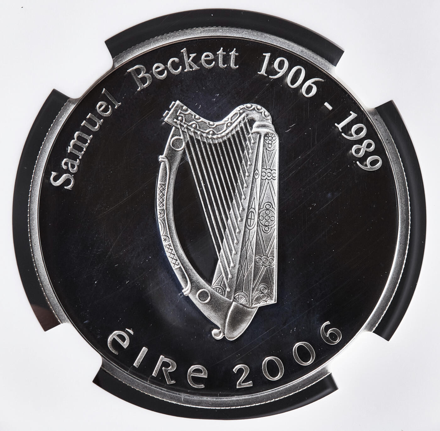 【俄甄集藏】满园春色-2026年(051)04-22星期三 晚 19:30 全场包邮 爱尔兰2006年纪念剧作家萨缪尔·贝克特诞辰100周年10欧元精制大银币，NGC PF69UC，重28.28克，925银，发行量40000枚，季军，NGC35周年特殊标签