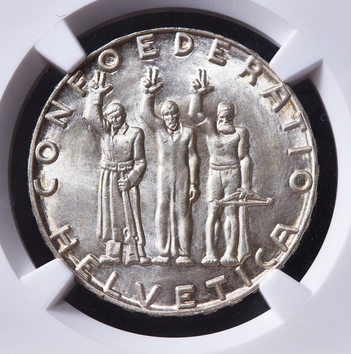 【俄甄集藏】满园春色-2026年(051)04-22星期三 晚 19:30 全场包邮 瑞士1941年B版纪念联邦成立650周年5法郎银币，NGC MS65，黄油彩转光品相，重15克，835银，发行量100150枚