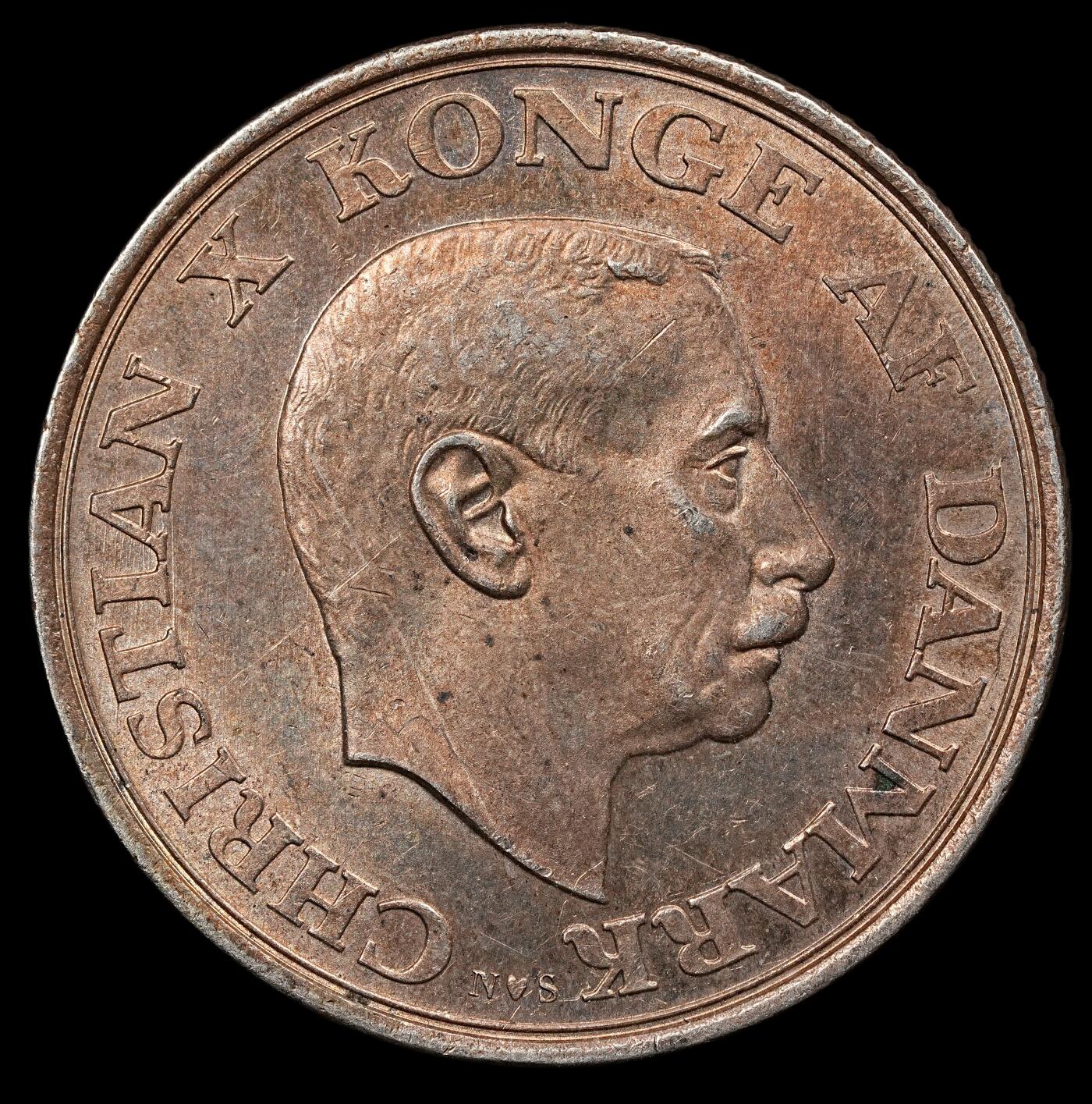 修遠堂世界钱币第111期 1945年丹麦国王75岁大寿纪念2克朗银币 重15g，含银80%