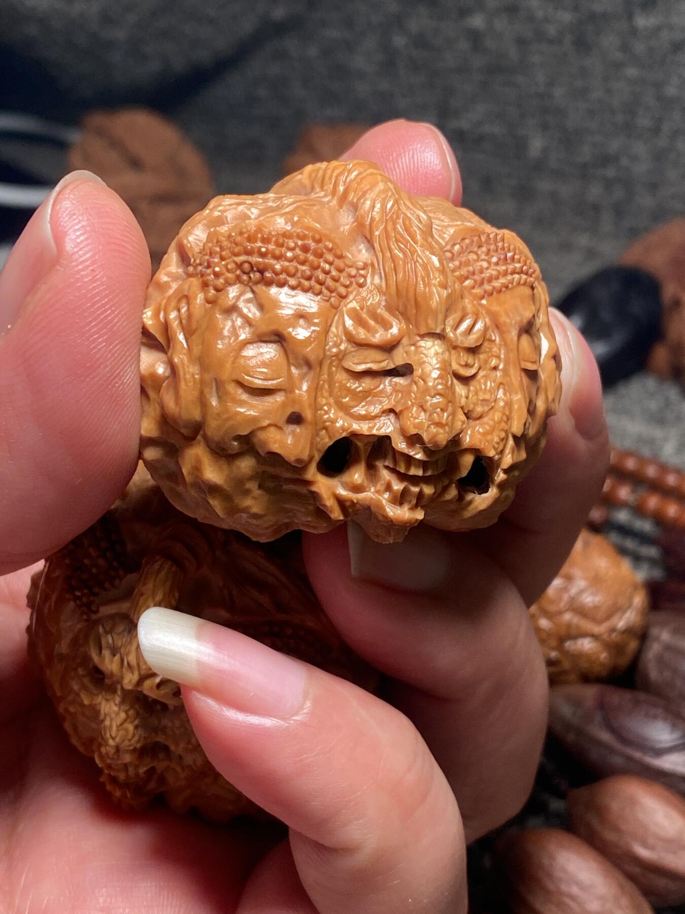 捡漏苏州非物质文化遗产，核雕艺术老苏工 福利苏工核雕，纯手工雕刻,核桃老苏工魔由心生个性十足，等待有缘人，市场无同款，尺寸4。55喜欢的来