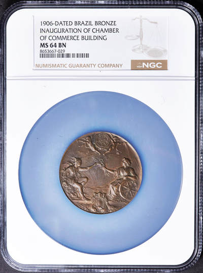 【俄甄集藏】满园春色-2026年(051)04-22星期三 晚 19:30 全场包邮 - 巴西1906年里约热内卢商业协会新大厦落成暨协会成立26周年纪念大铜章，NGC MS64，商业之神墨丘利与命运女神忒弥斯庇佑城市与协会繁荣，古铜色包浆，设计精美，意大利裔著名章牌大师奥古斯托·吉拉尔代作品，直径：50mm，重：60克，少见品种