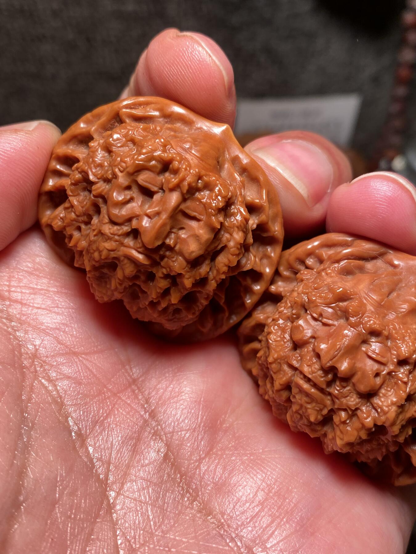 捡漏苏州非物质文化遗产，核雕艺术老苏工 福利苏工核雕，纯手工雕刻,核桃老苏工达摩禅宗，个性十足，宽边狮子头雕，10年老料尺寸4。1喜欢的来