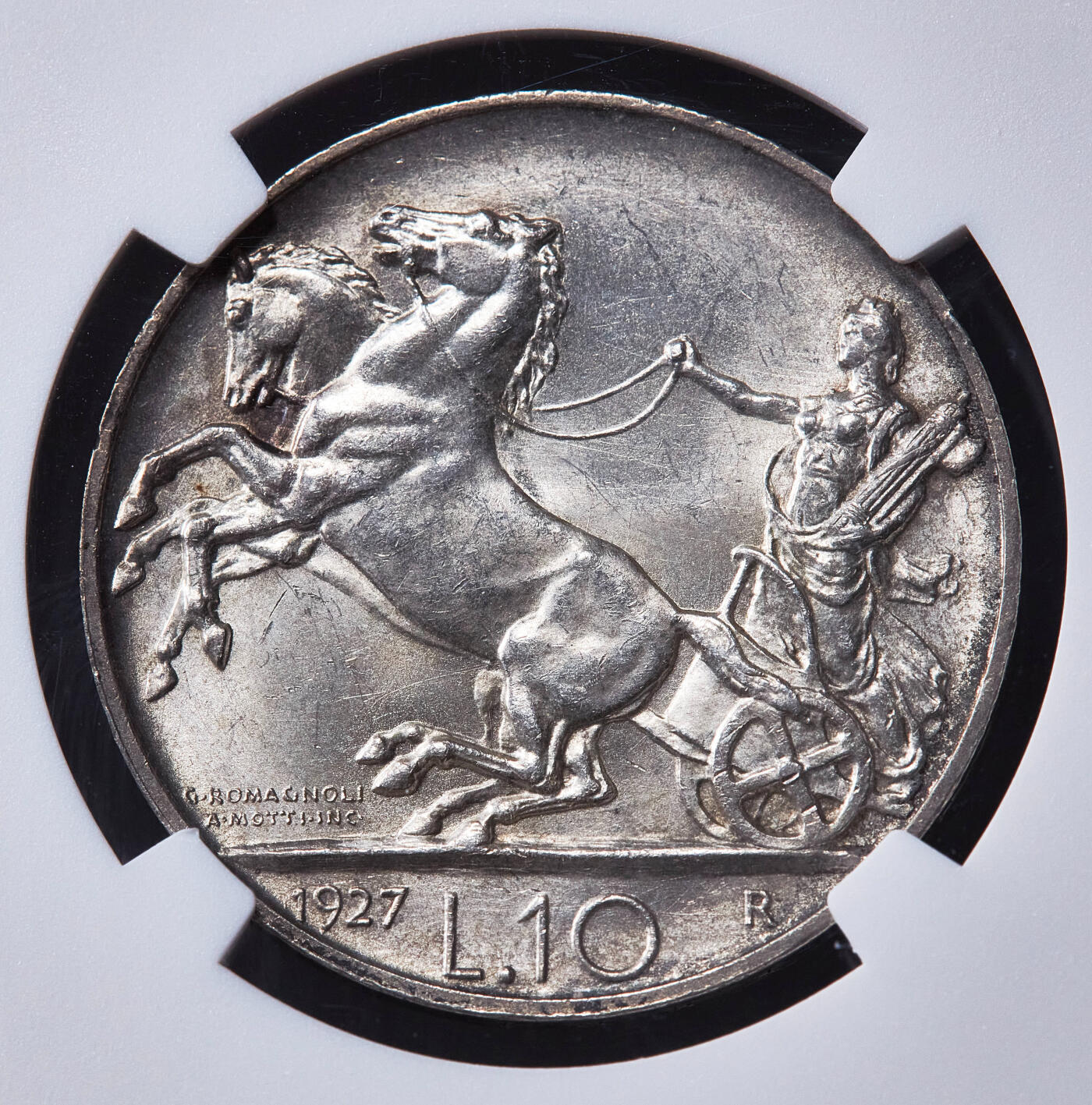 【俄甄集藏】满园春色-2026年(051)04-22星期三 晚 19:30 全场包邮 意大利王国1927年伊曼纽尔三世R版10里拉胜利女神驾马车银币，NGC MS62，黄油彩转光品相，经典品种