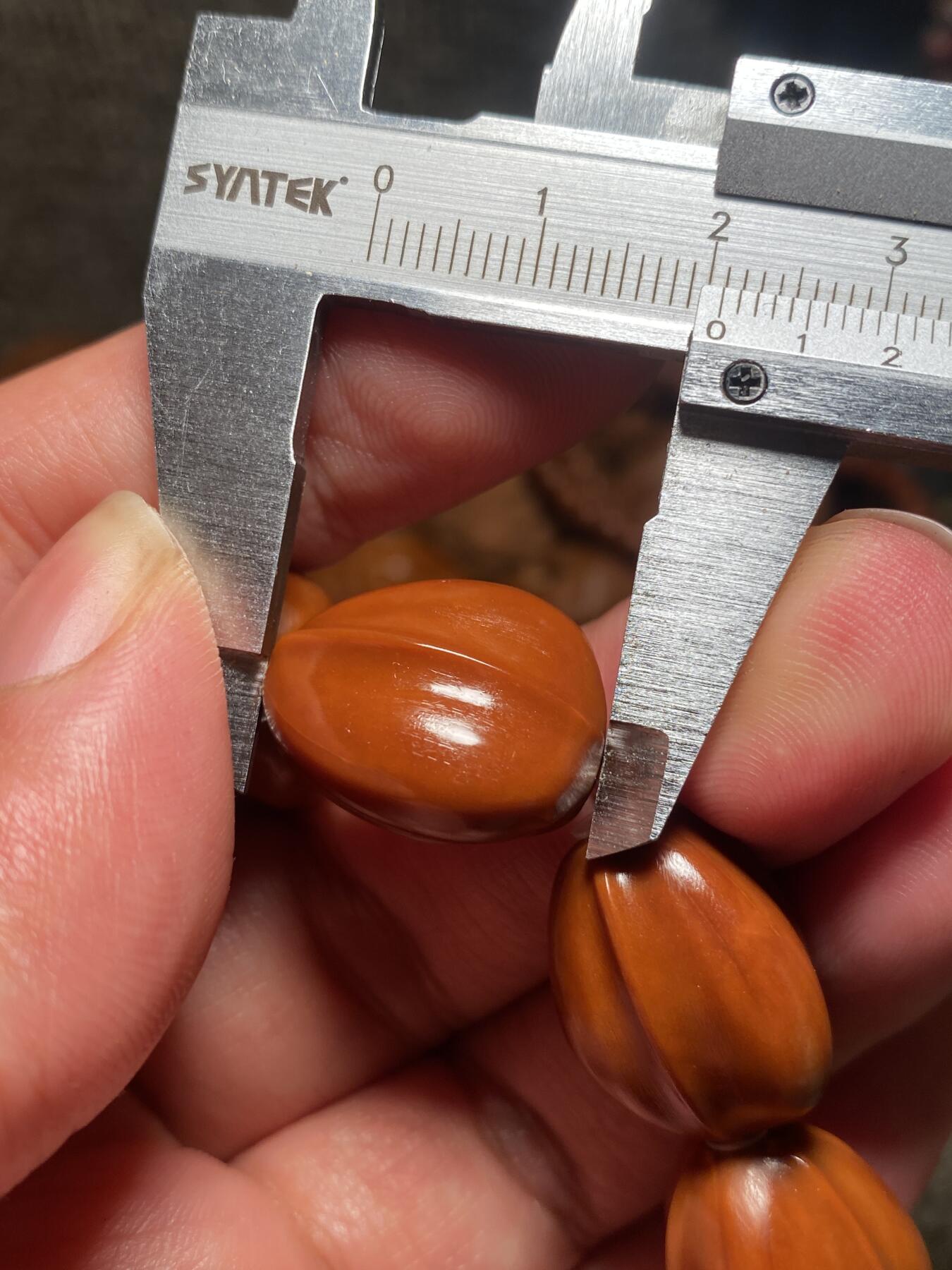 捡漏苏州非物质文化遗产，核雕艺术老苏工 福利苏工核雕，纯手工铁核鱼背，10年老料，个性十足，等待有缘人，市场无同款，尺寸1。68x2.1左右喜欢的来