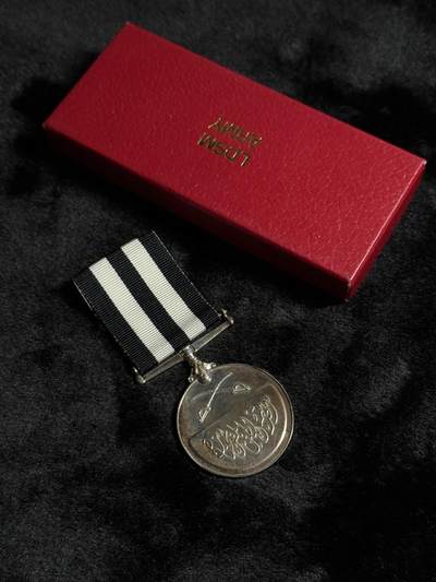 戎马世界章牌大赏第115期 苏丹军队长期杰出服役奖章，英国代工，银制