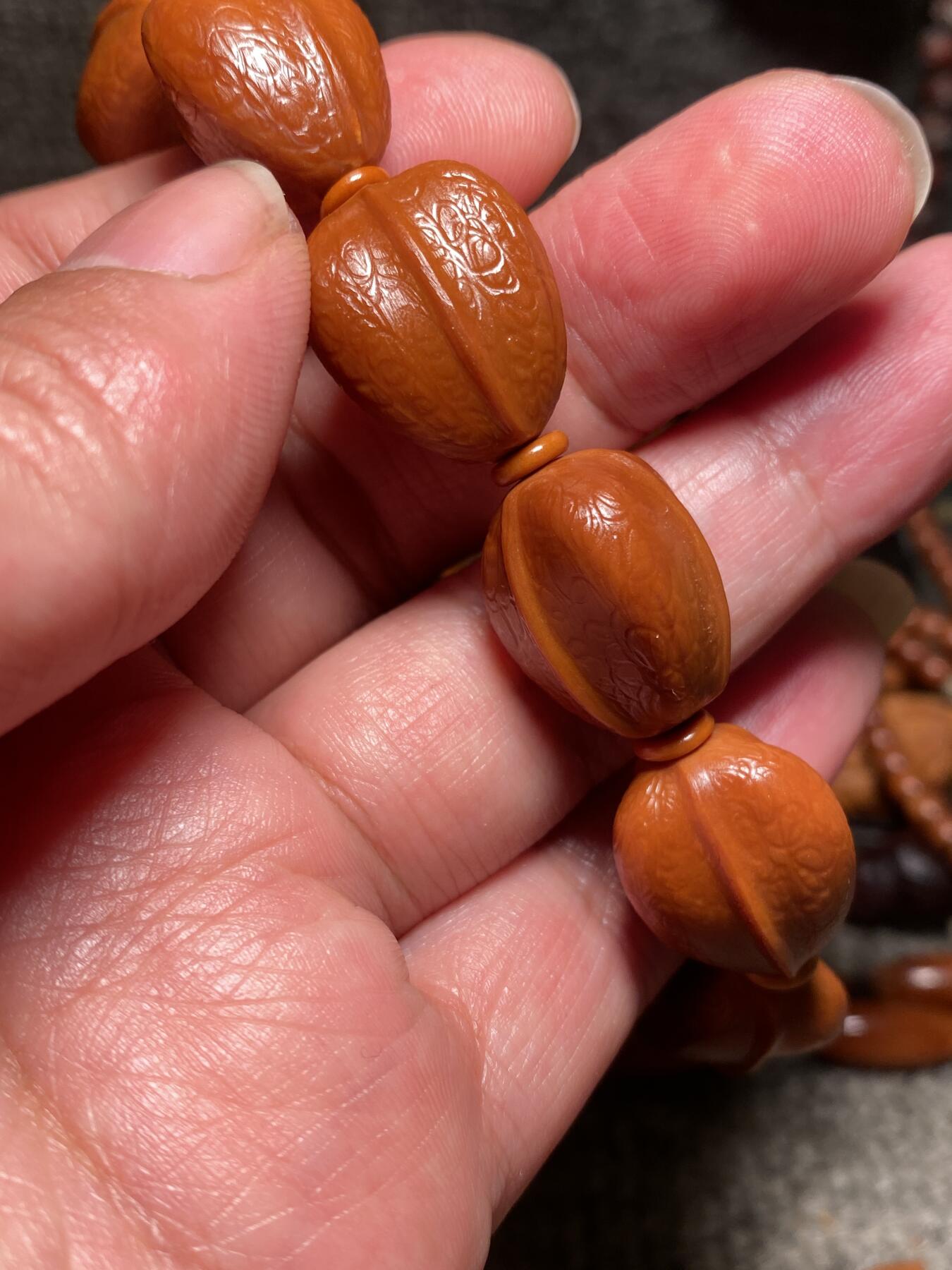 捡漏苏州非物质文化遗产，核雕艺术老苏工 福利苏工核雕，纯手工回纹铁核鱼背，10年老料，个性十足，等待有缘人，市场无同款，尺寸1。68x2.1左右喜欢的来