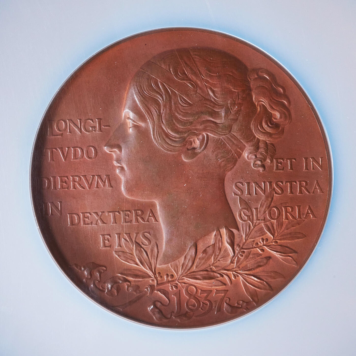 【俄甄集藏】满园春色-2026年(051)04-22星期三 晚 19:30 全场包邮 英国1897年纪念维多利亚女王加冕60周年钻石禧大铜章，NGC MS63，红铜原色状态，经典品种，直径：55mm