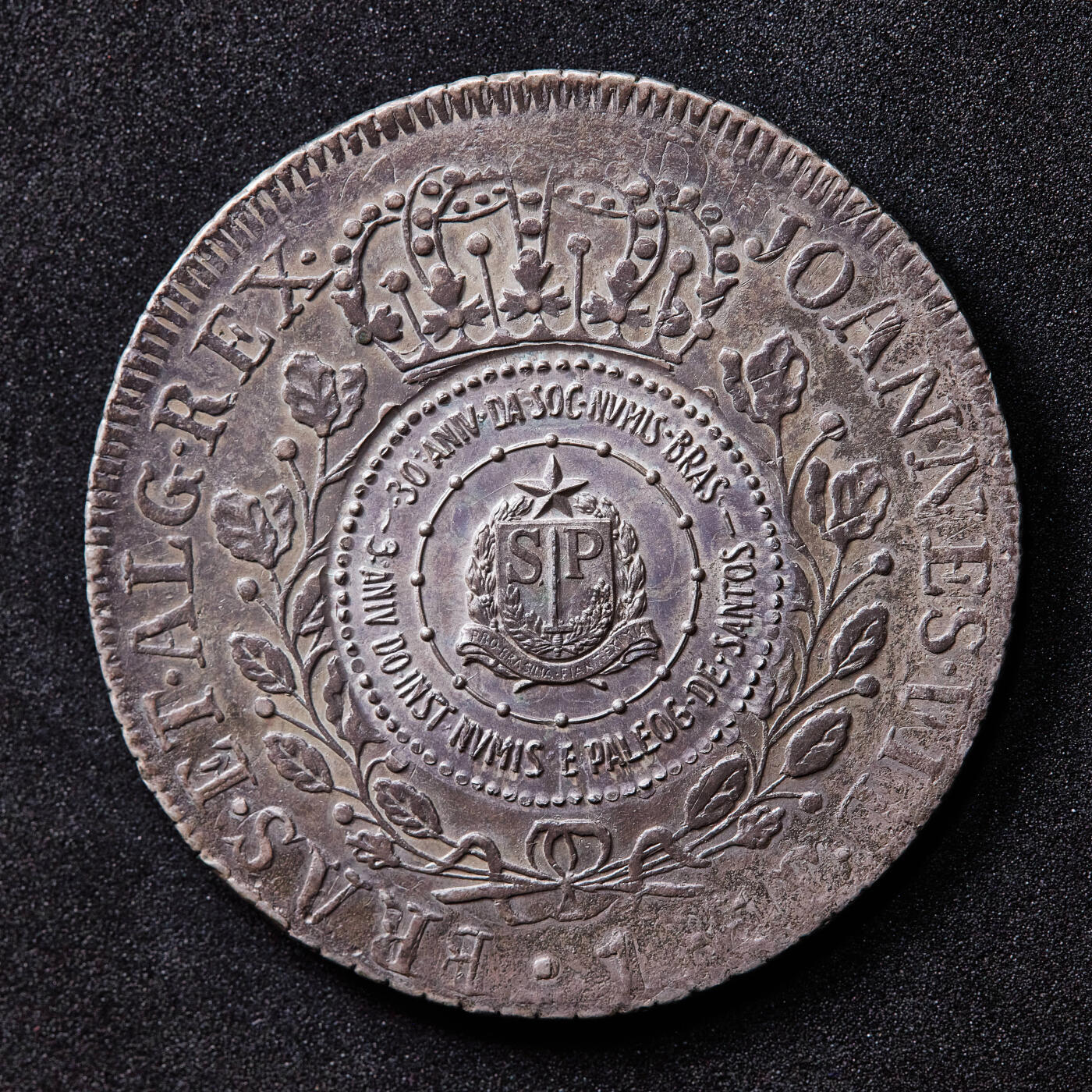 【俄甄集藏】满园春色-2026年(051)04-22星期三 晚 19:30 全场包邮 巴西1954年国家钱币学会成立30周年暨纪念圣保罗建城400周年加盖巴西帝国960瑞斯大银币，稀少品种