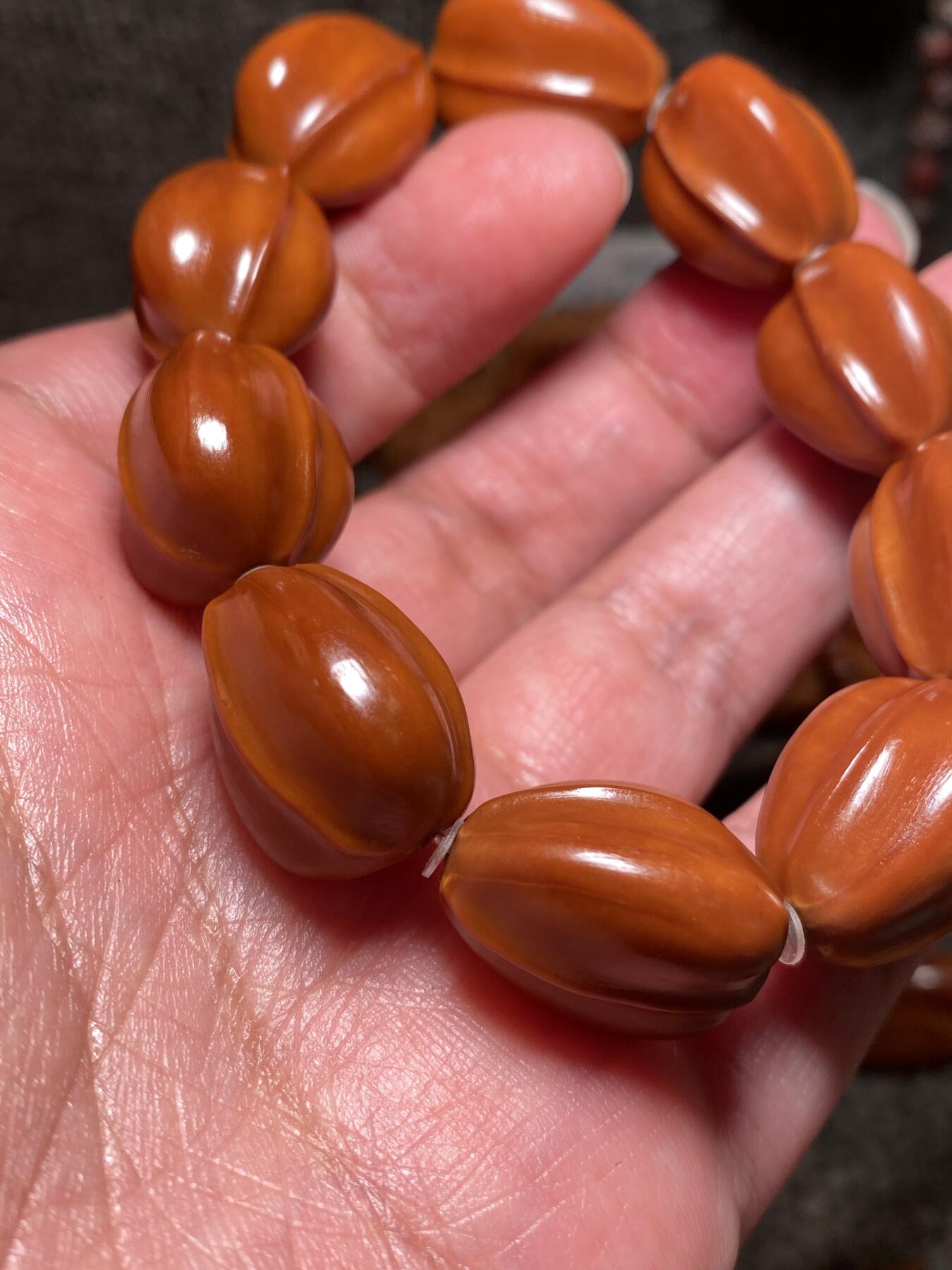 捡漏苏州非物质文化遗产，核雕艺术老苏工 福利苏工核雕，纯手工铁核鱼背，10年老料，个性十足，等待有缘人，市场无同款，尺寸1。68x2.1左右喜欢的来