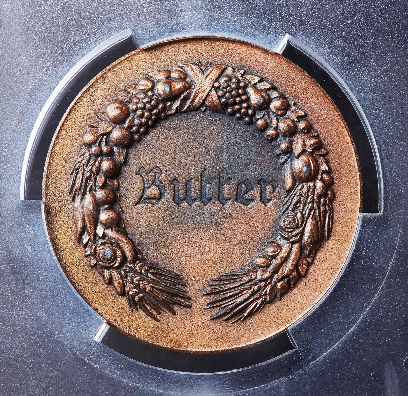 【俄甄集藏】满园春色-2026年(051)04-22星期三 晚 19:30 全场包邮 德国第三帝国1936年“血与土”帝国营养局农业展览会黄油生产铜质奖章，PCGS SP63，高浮雕，巧克力包浆，直径：60mm，唯一冠军分